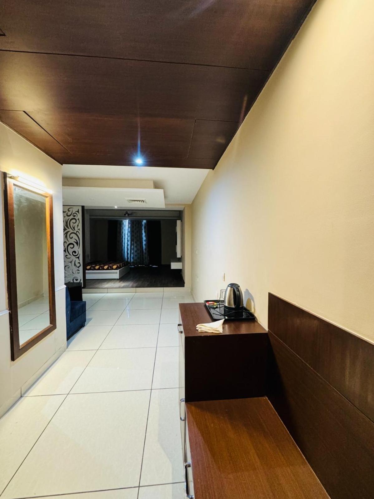 The Pearl Hotel Sirsa Esterno foto