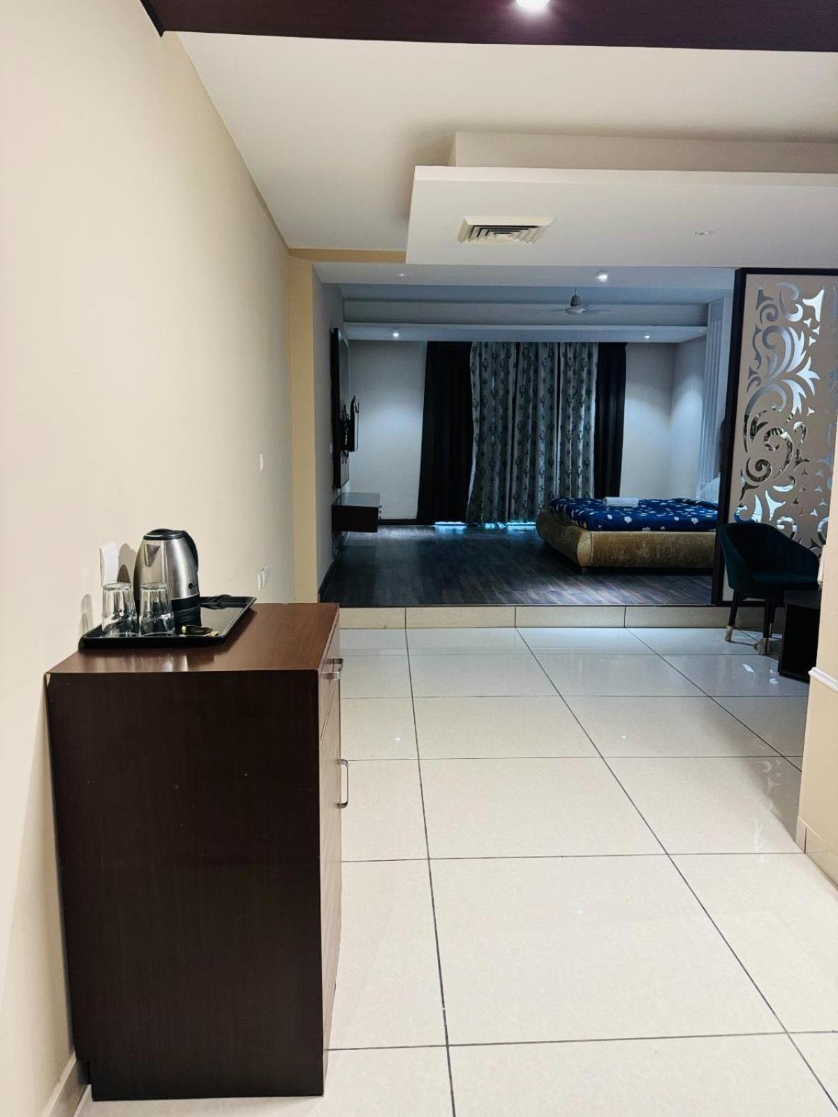 The Pearl Hotel Sirsa Esterno foto
