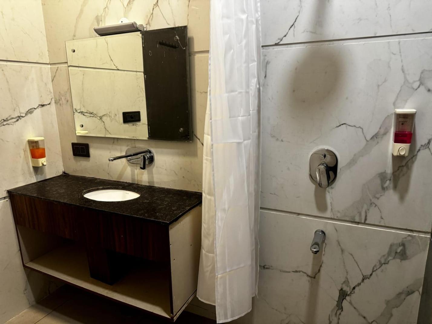 The Pearl Hotel Sirsa Esterno foto