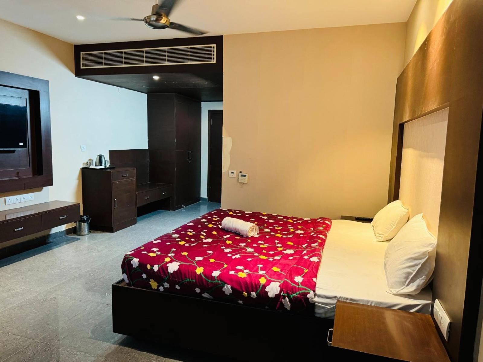 The Pearl Hotel Sirsa Esterno foto